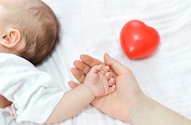 Польза раннего телесного контакта для недоношенных детей