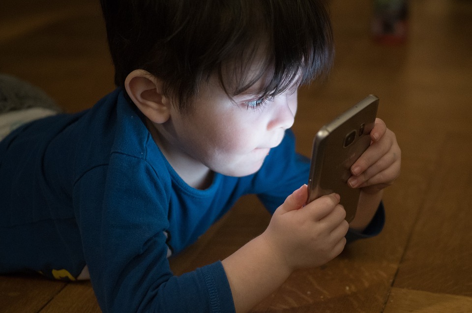 Дети, смартфоны и дефицит внимания