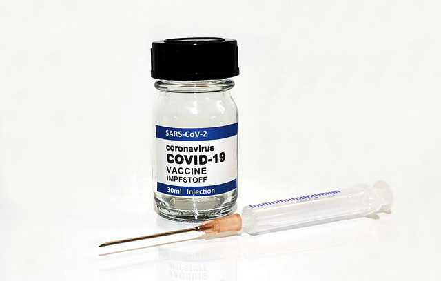 Бустер-доза вакцины от COVID-19 может снижать процент инфицирования среди пожилого населения