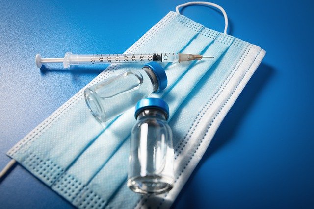 FDA одобрило применение третьей бустер-дозы вакцины от коронавируса