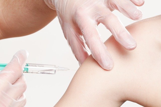 Вакцинация при уже перенесенном COVID-19: возможно, достаточно одной дозы вакцины