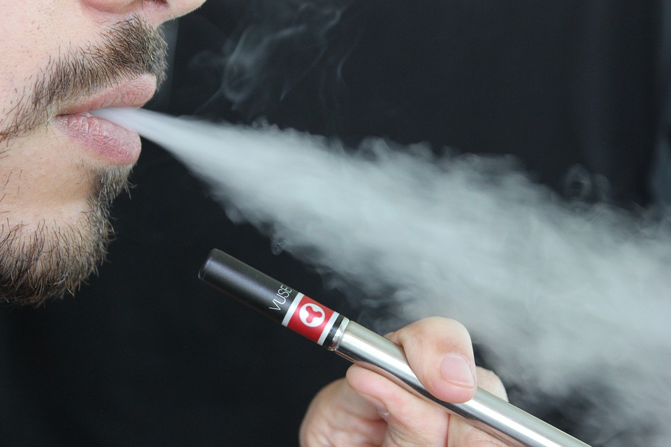 FDA планирует расширить программу по борьбе с употреблением электронных сигарет