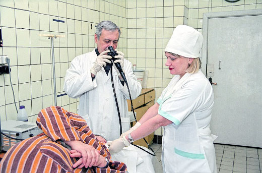 Зеленикин проводит гастроскопию